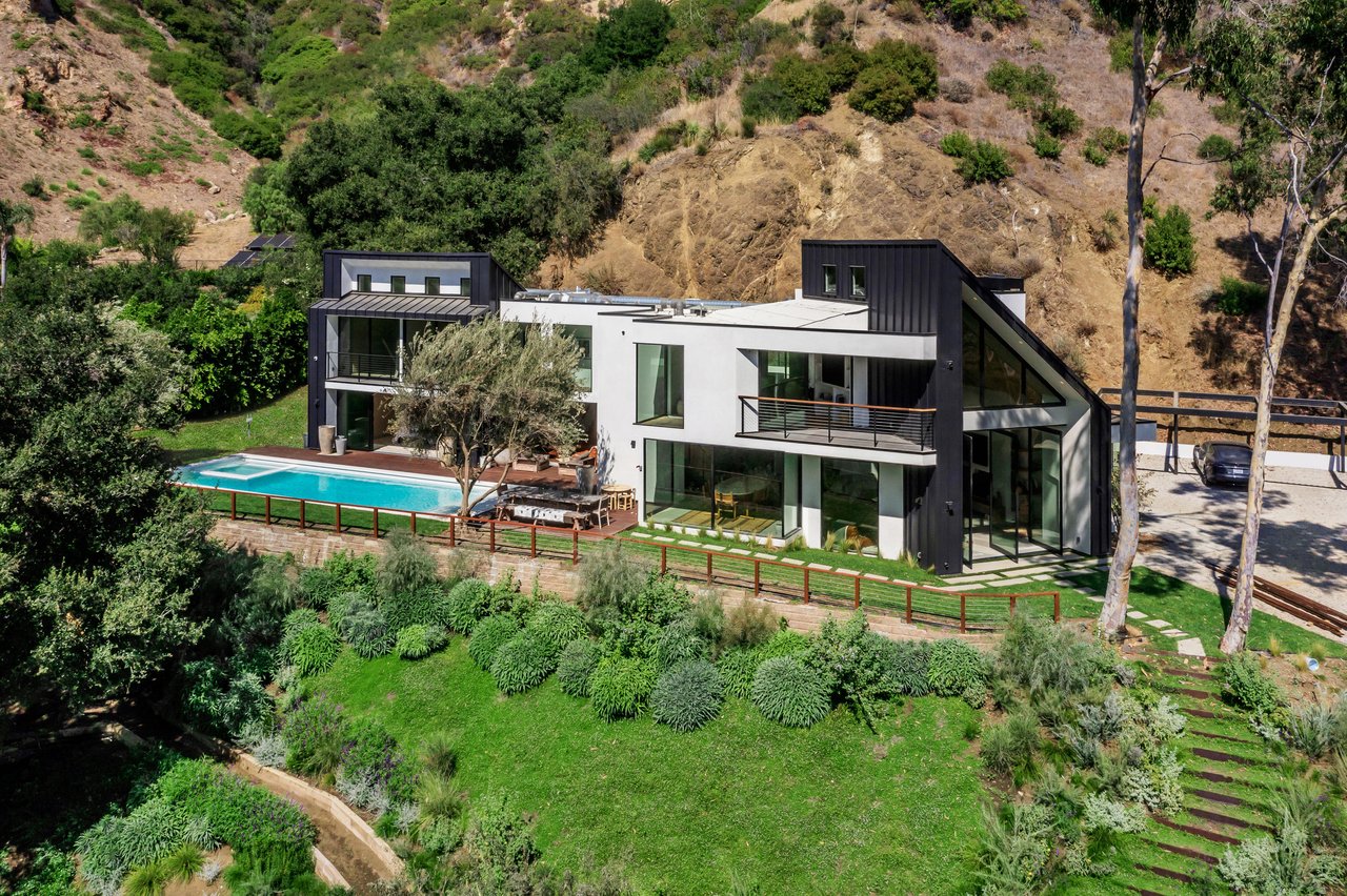 3226 Serra Rd, Malibu