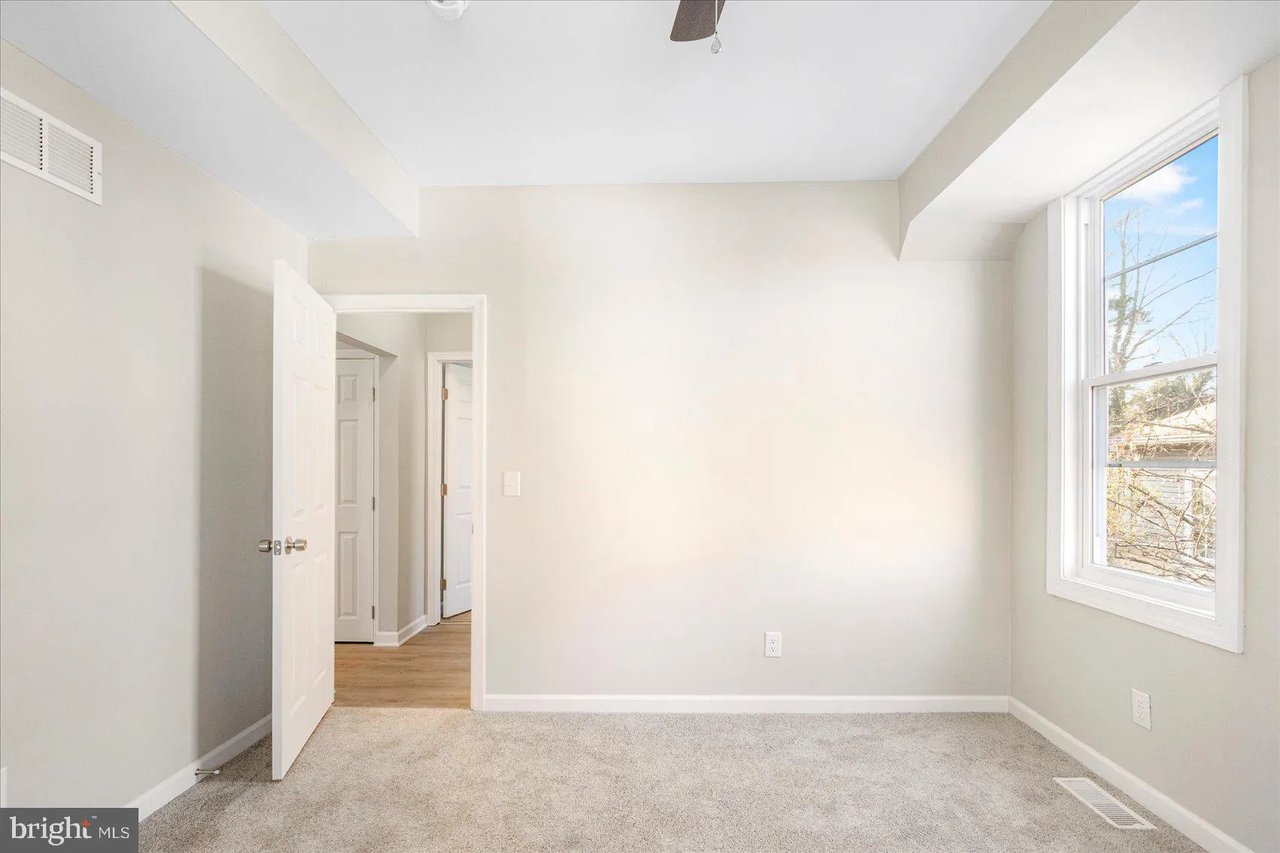 2725 E. Strathmore Ave