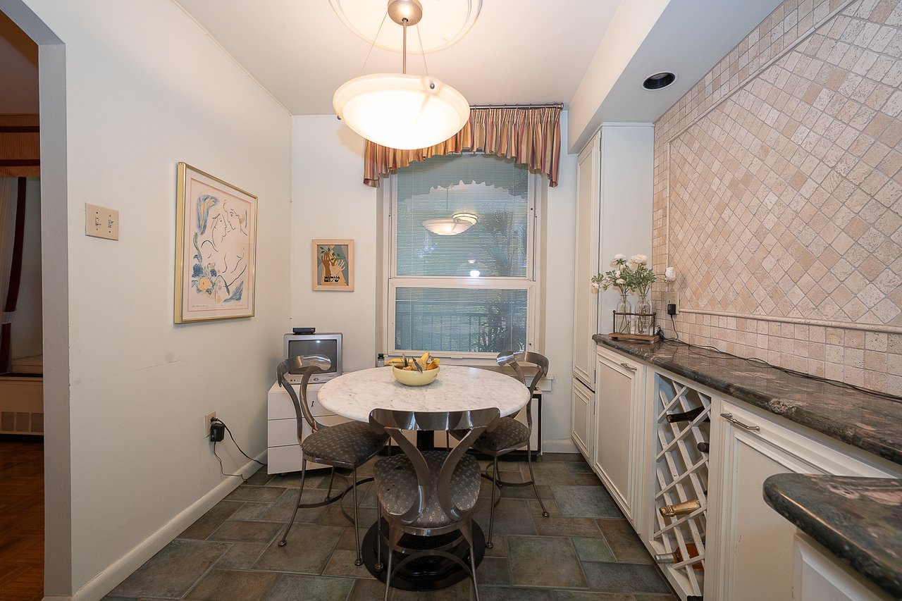 Price Improvement!!! Fab 3 bed 2.5 bath Main Line Condo
