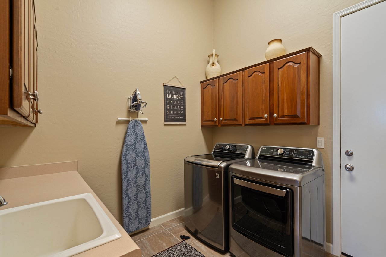 9812 E ROADRUNNER Drive