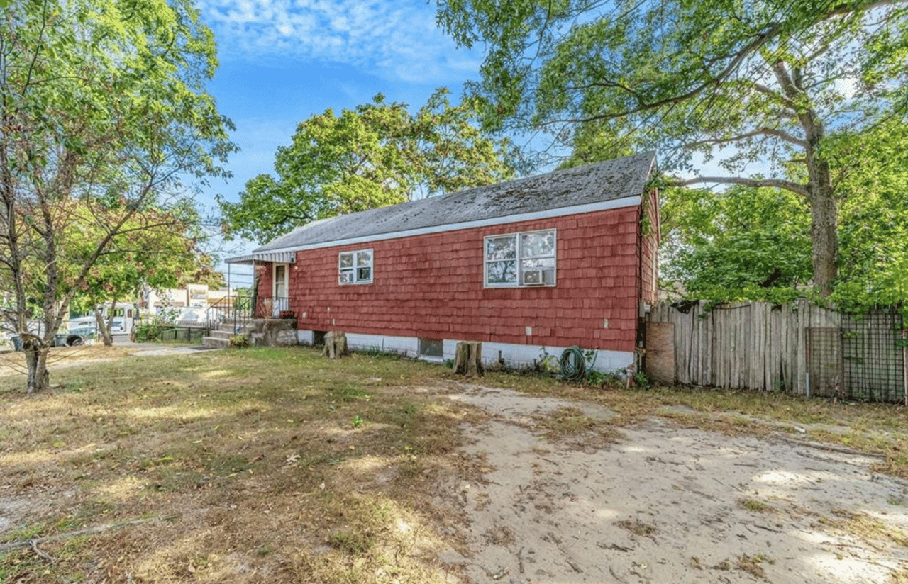 1404 Middle Country Rd