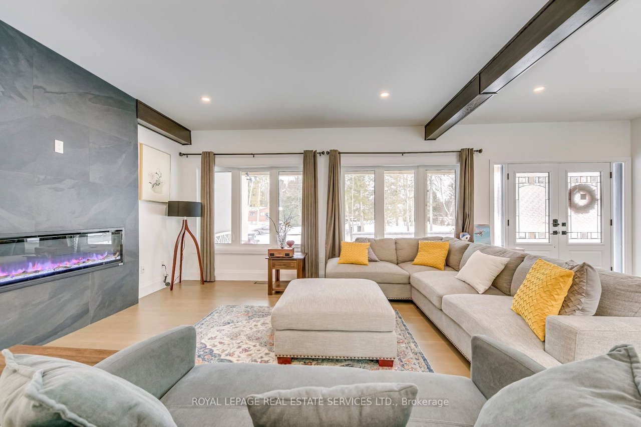 2 Couchiching Cres
