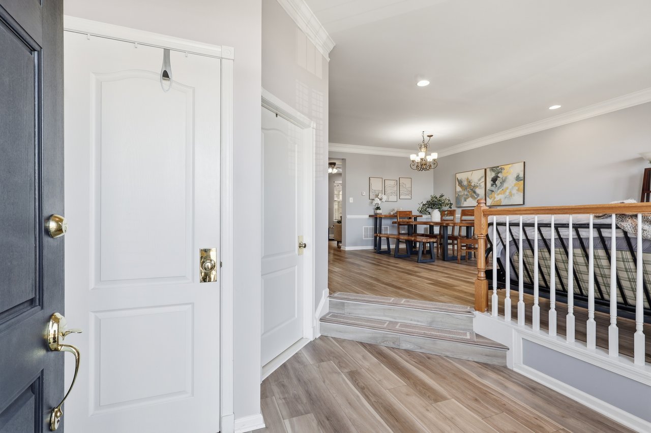 42757 Gelding Sq, Chantilly, VA 20152	