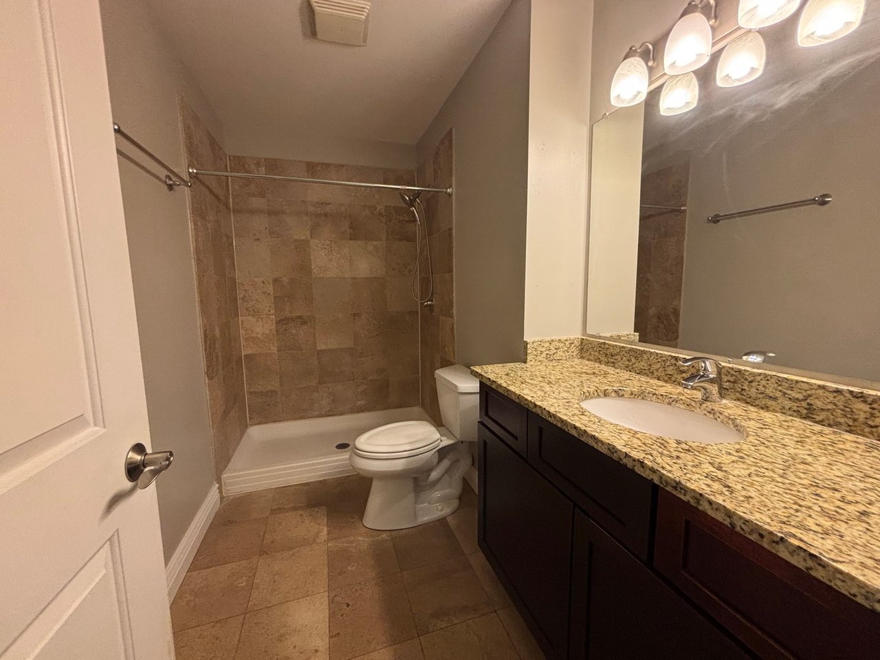 2409 W Catalpa Ave Unit 205