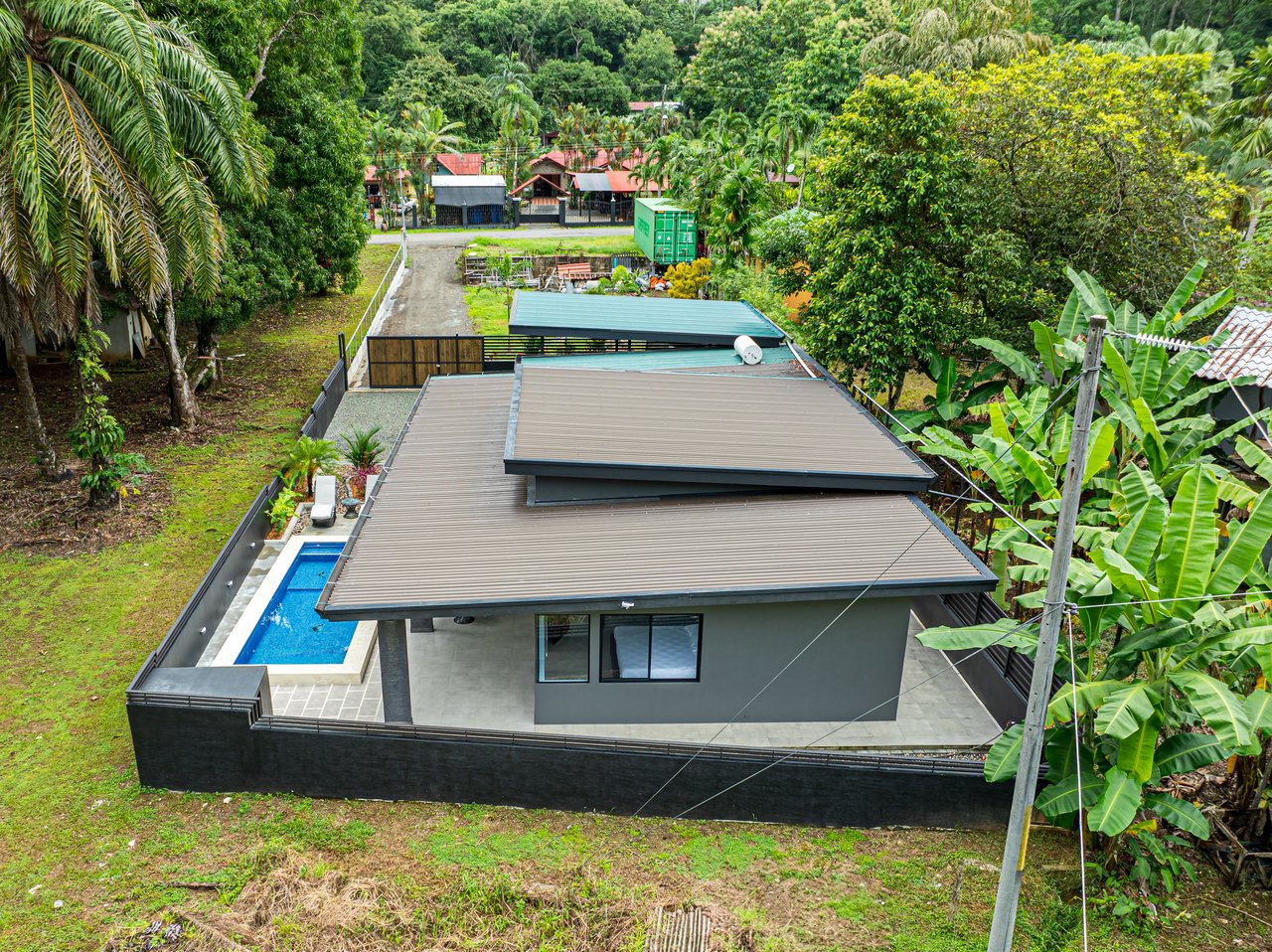 Gorgeous Brand New 3br Home close to Dominical with extra land.