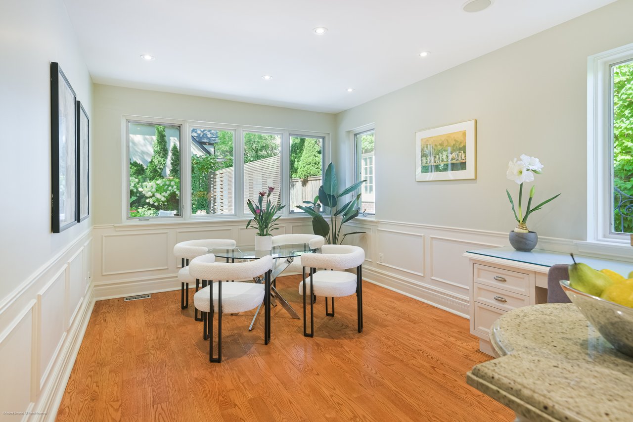 Moore Park 5 Bedroom on Lush Lot