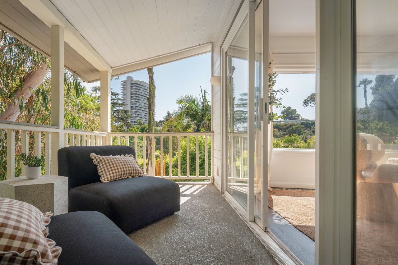 9146 St Ives Dr, Sunset Strip