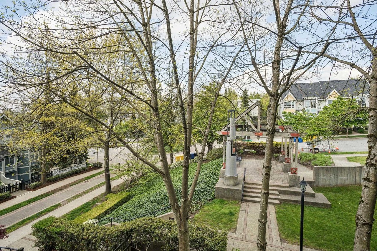 304-6833 Village Green Unit: 304