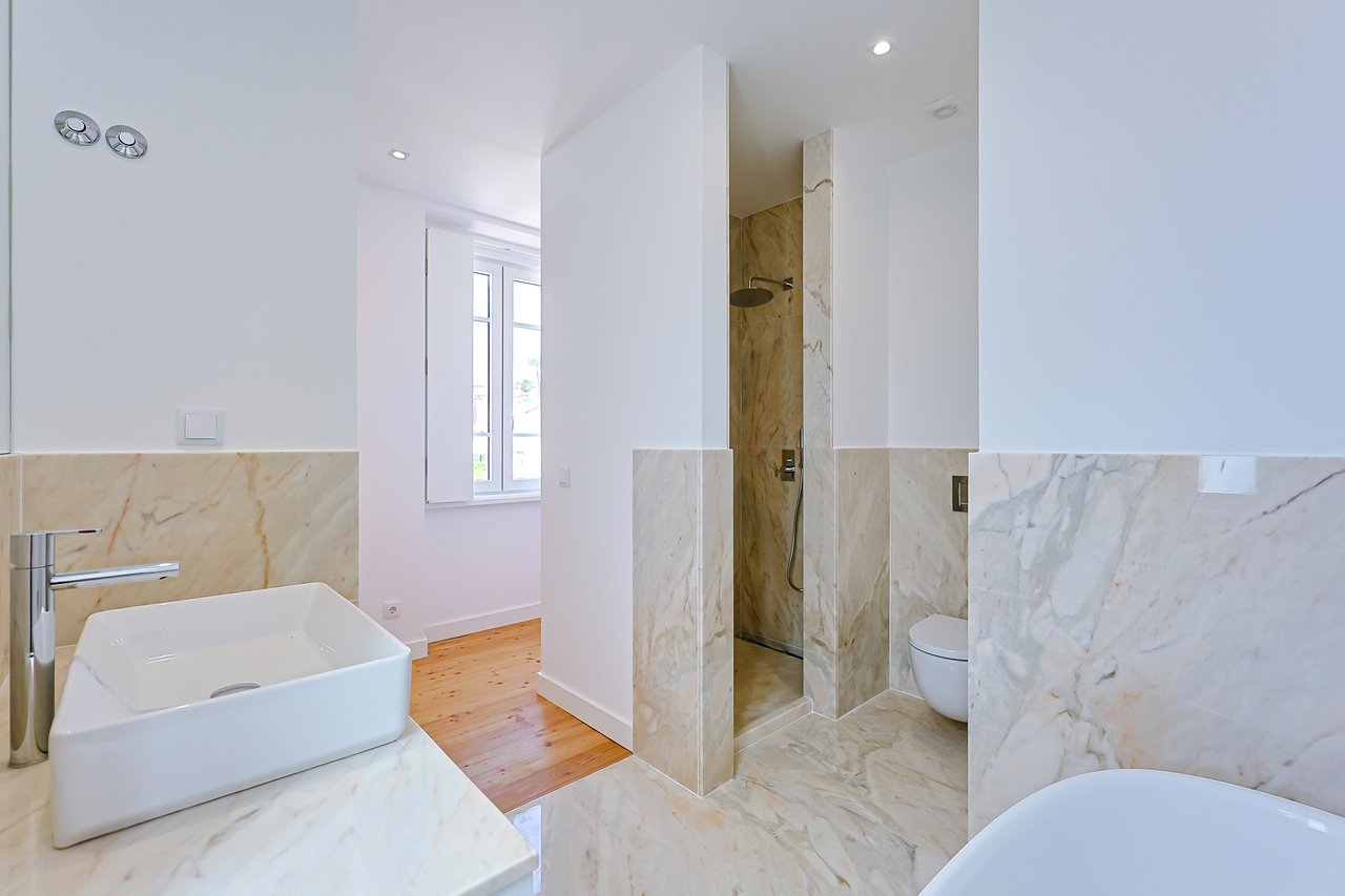 3 Bedroom Duplex with Sea View, Balcony & Private Lift in Monte Estoril