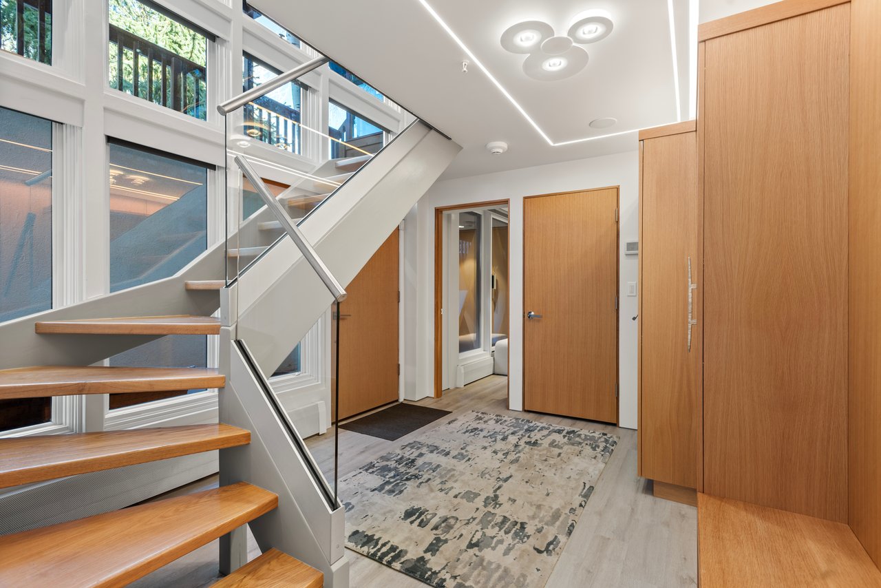 Newly Remodeled Core Condo with Aspen Mountain Views