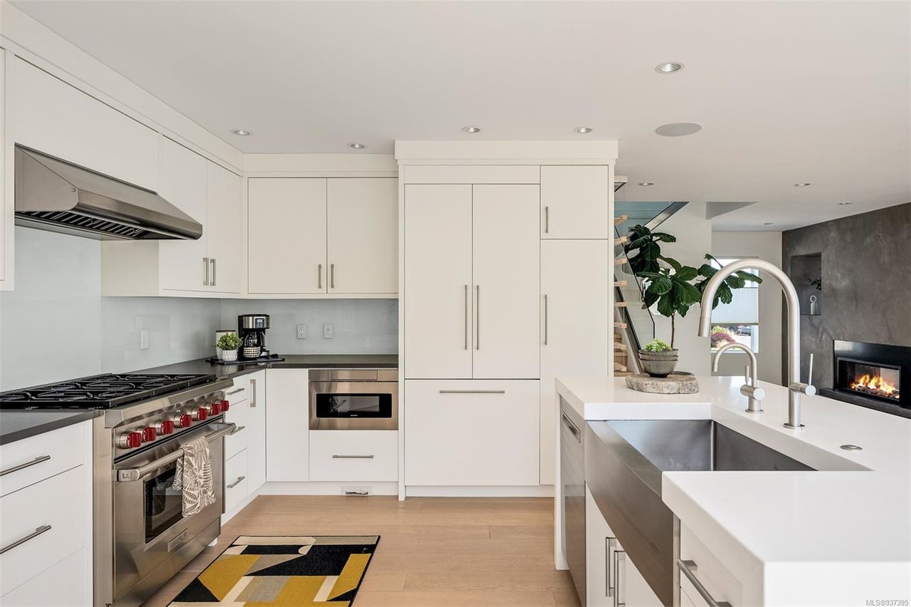 2378 Esplanade