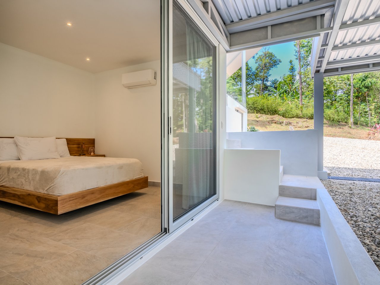 An Exclusive, Sunny Ridge-Top 4-Bed Designer House With Unforgettable Mountain & Jungle Views