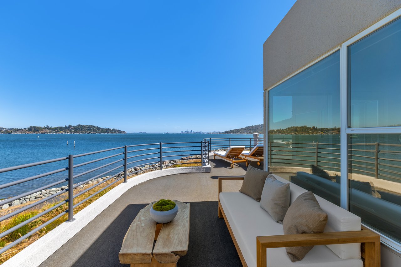 Sweeping Views Across the Bay