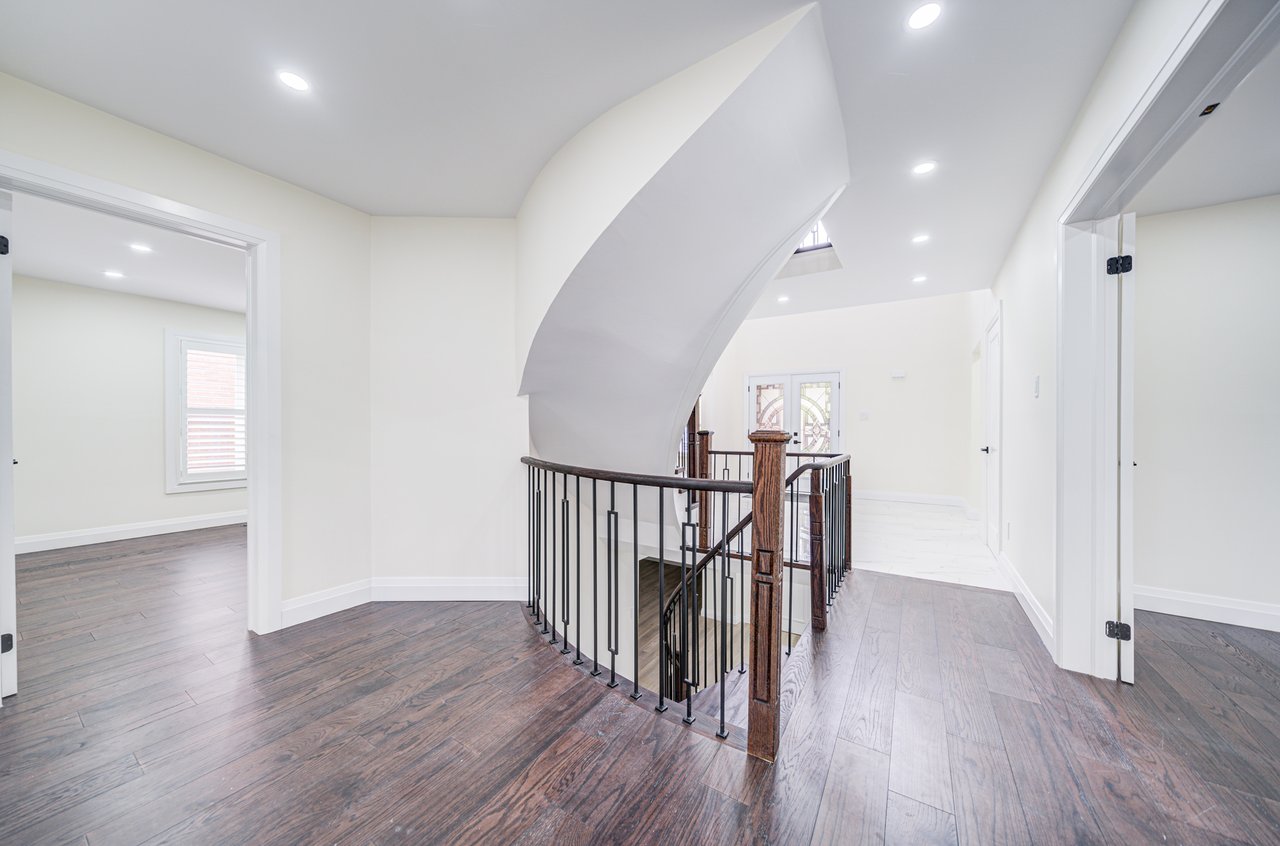 1126 Berkshire Crt