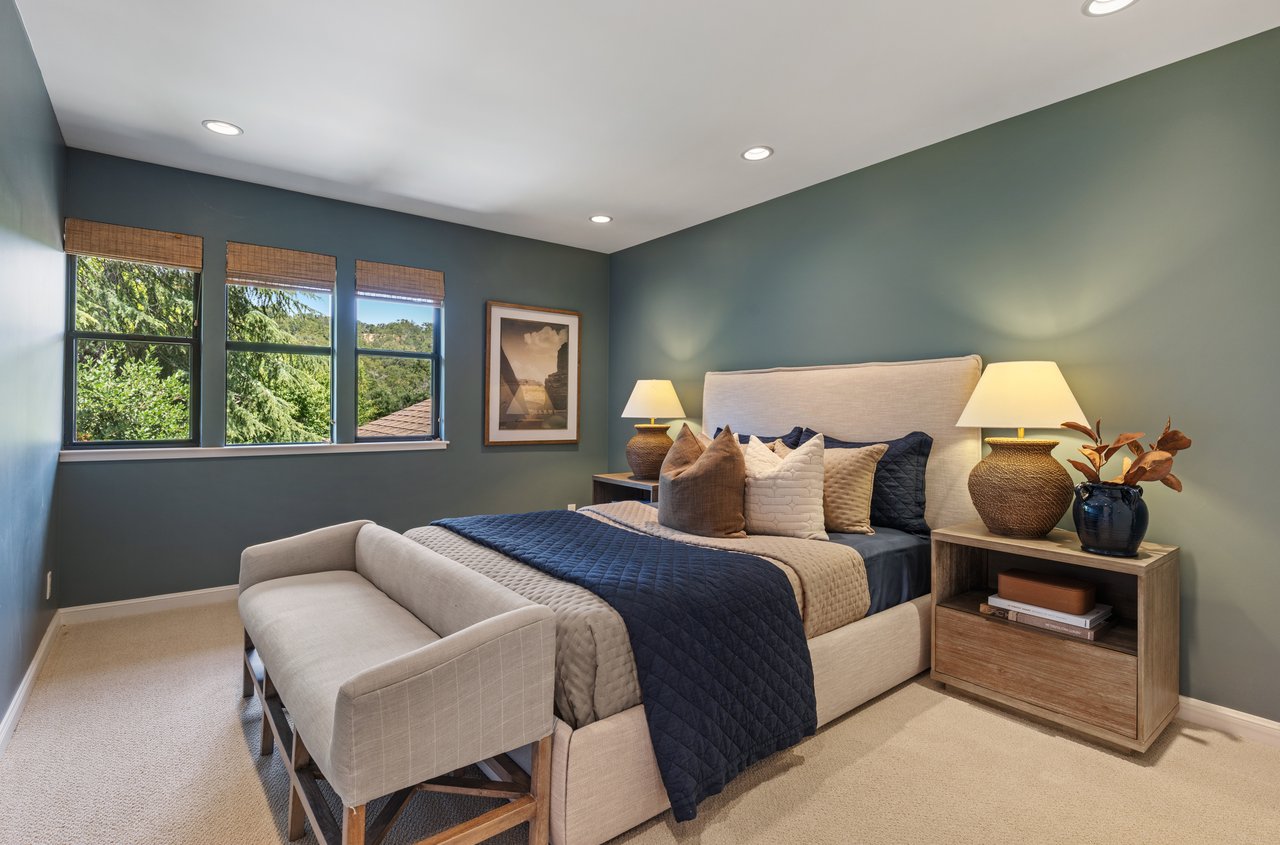 Inviting and Updated - Picturesque Grounds