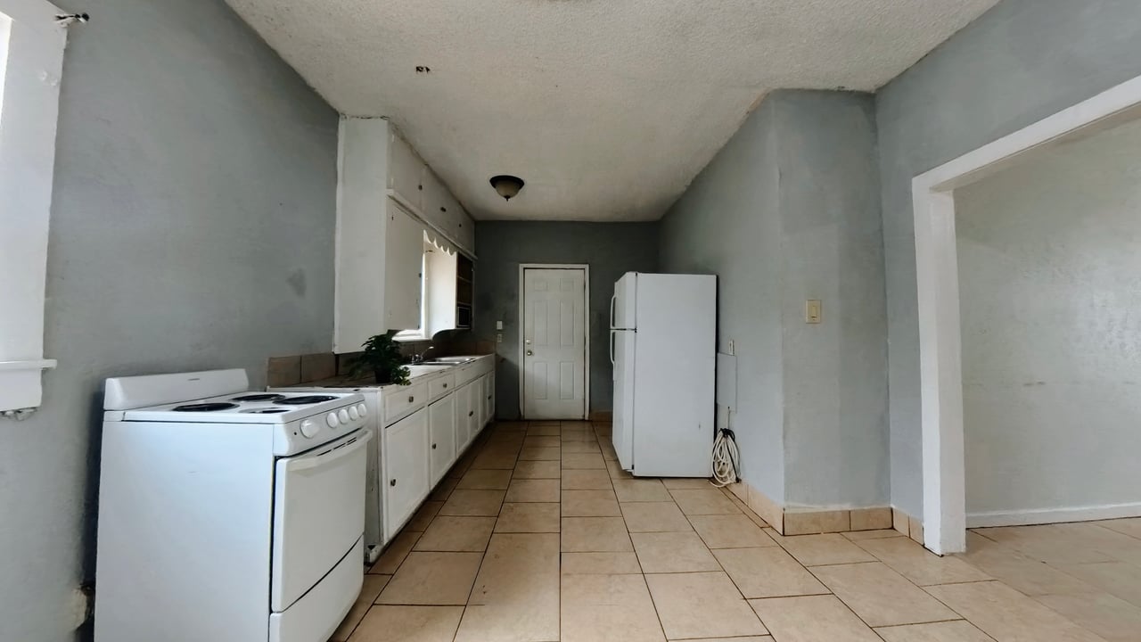 807 E C St