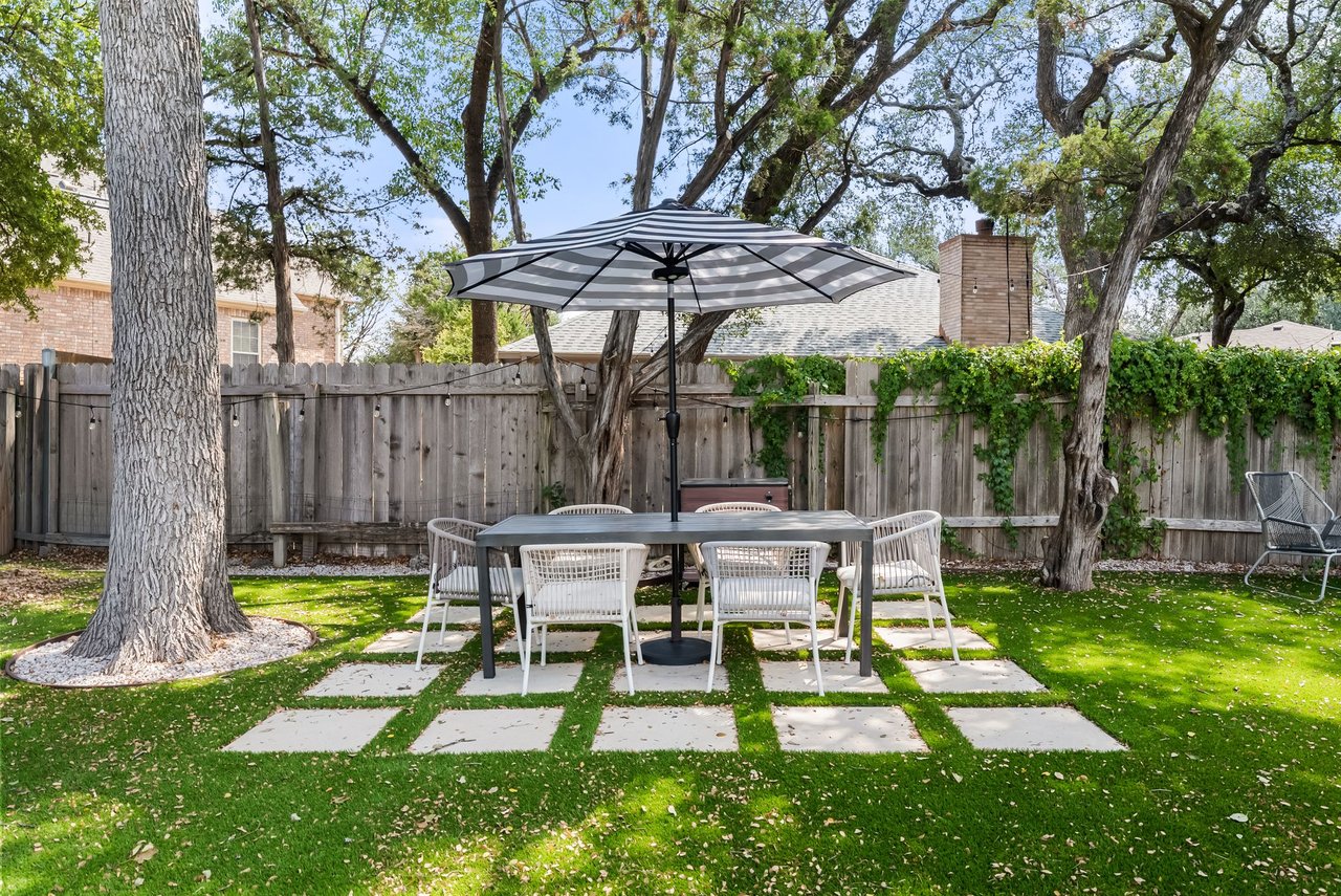 7302 Anaqua Dr