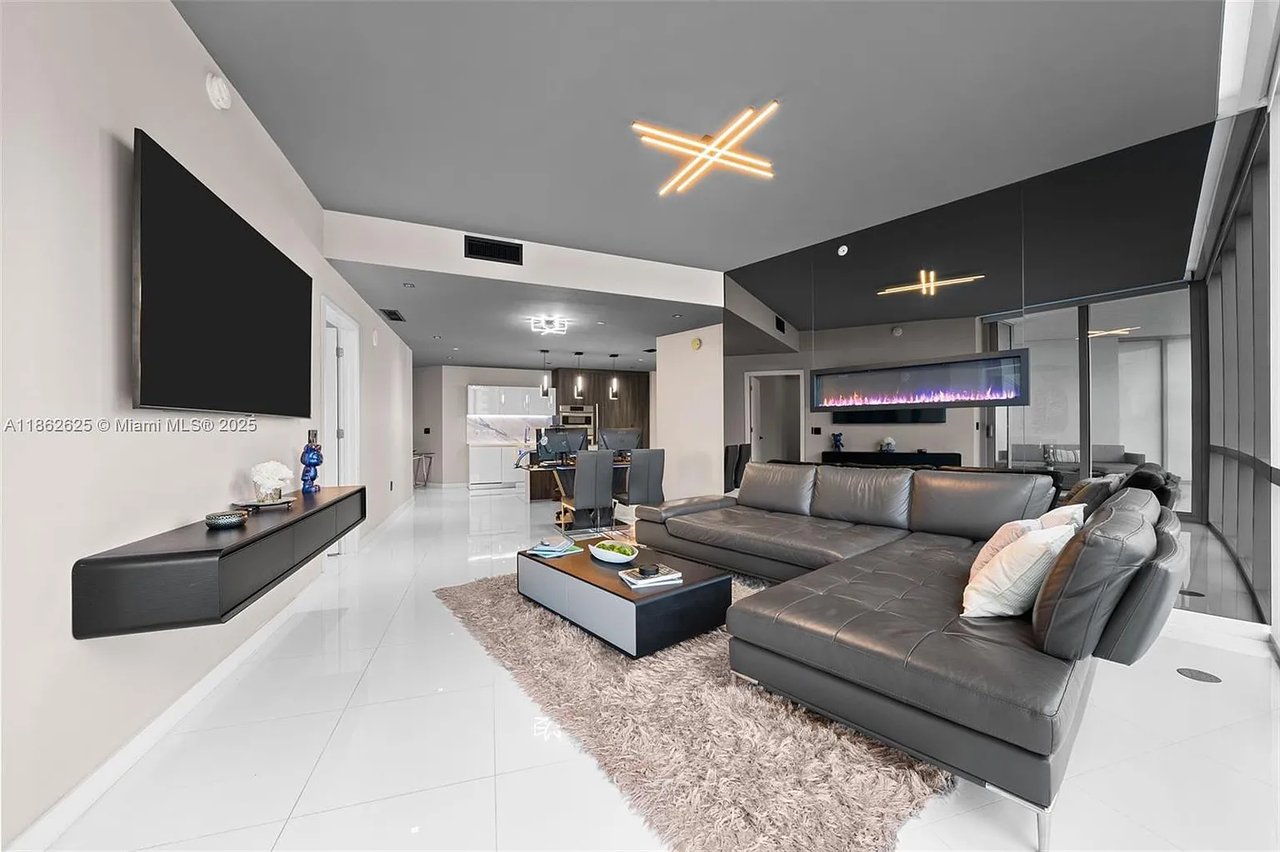 851 NE 1st Ave #4303