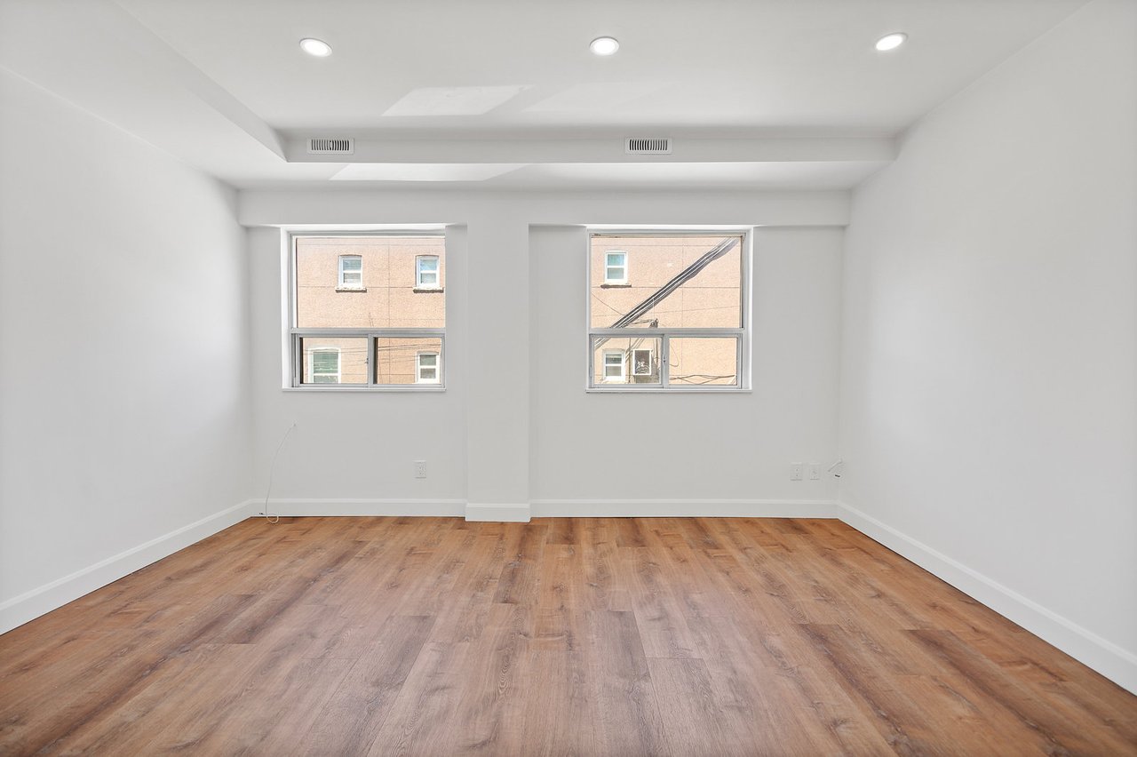 1328 Gerrard Street E Unit: 203