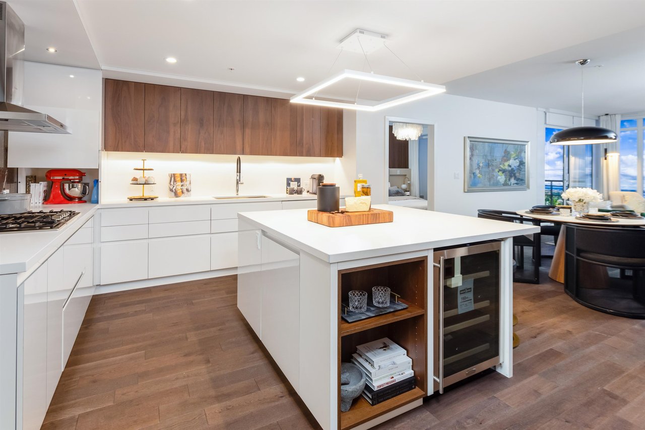902-1526 Finlay St