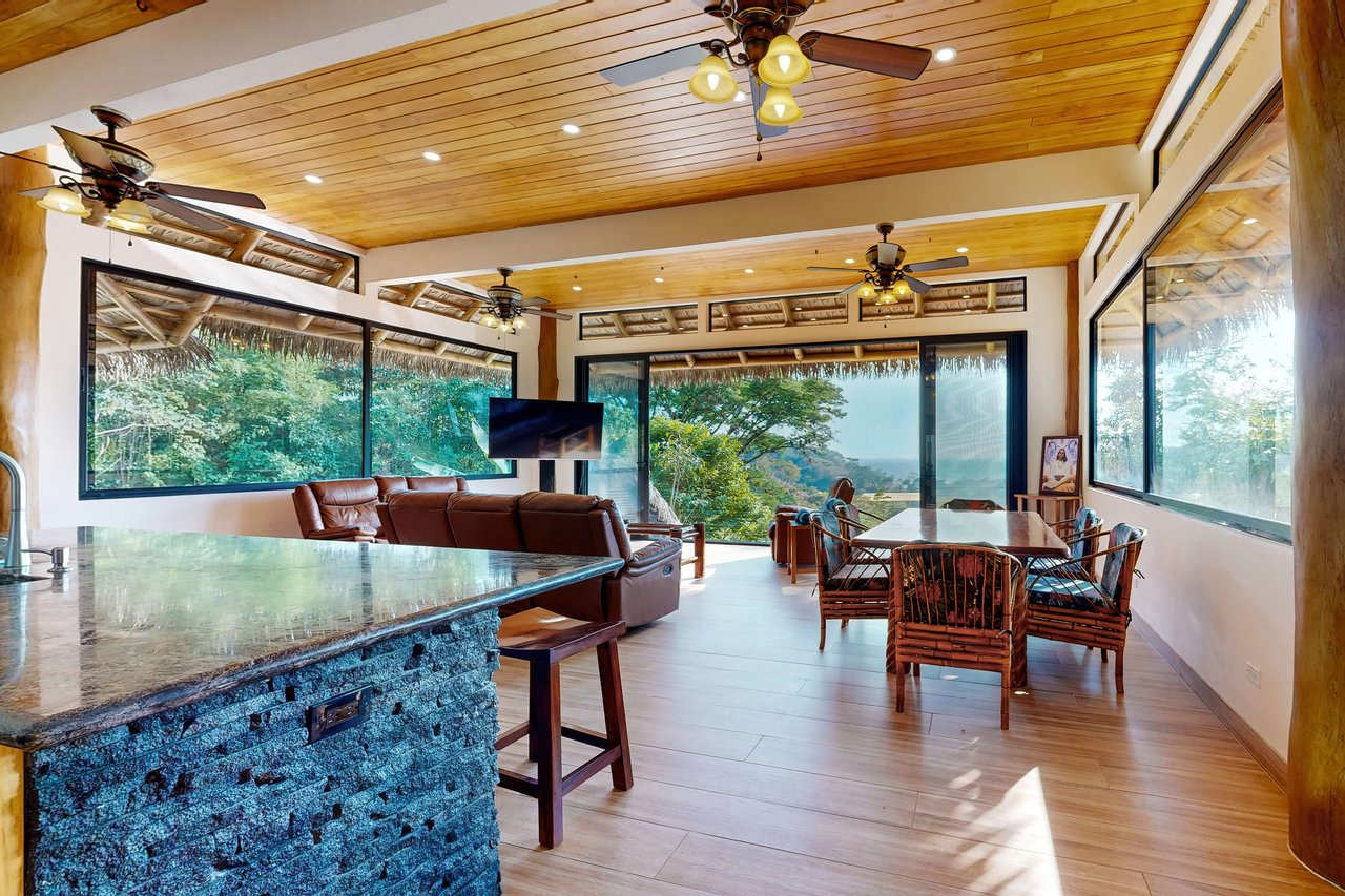 Villa Flor de La Vida, a Luxury 4 Bedroom Ocean View Home in Dominical!