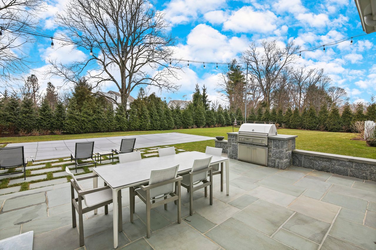 18 Mayflower Parkway