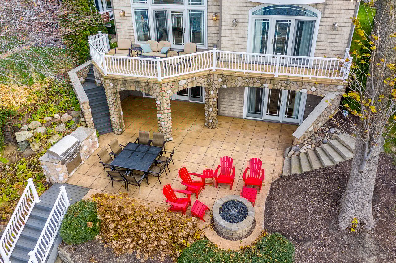 11137 NE Wawasee Drive