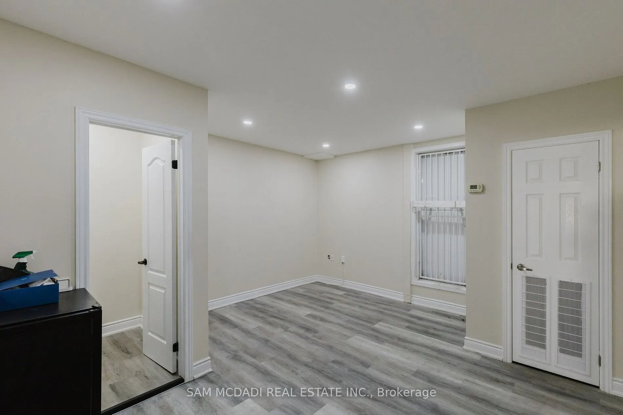 Single Office - 728 Main St E