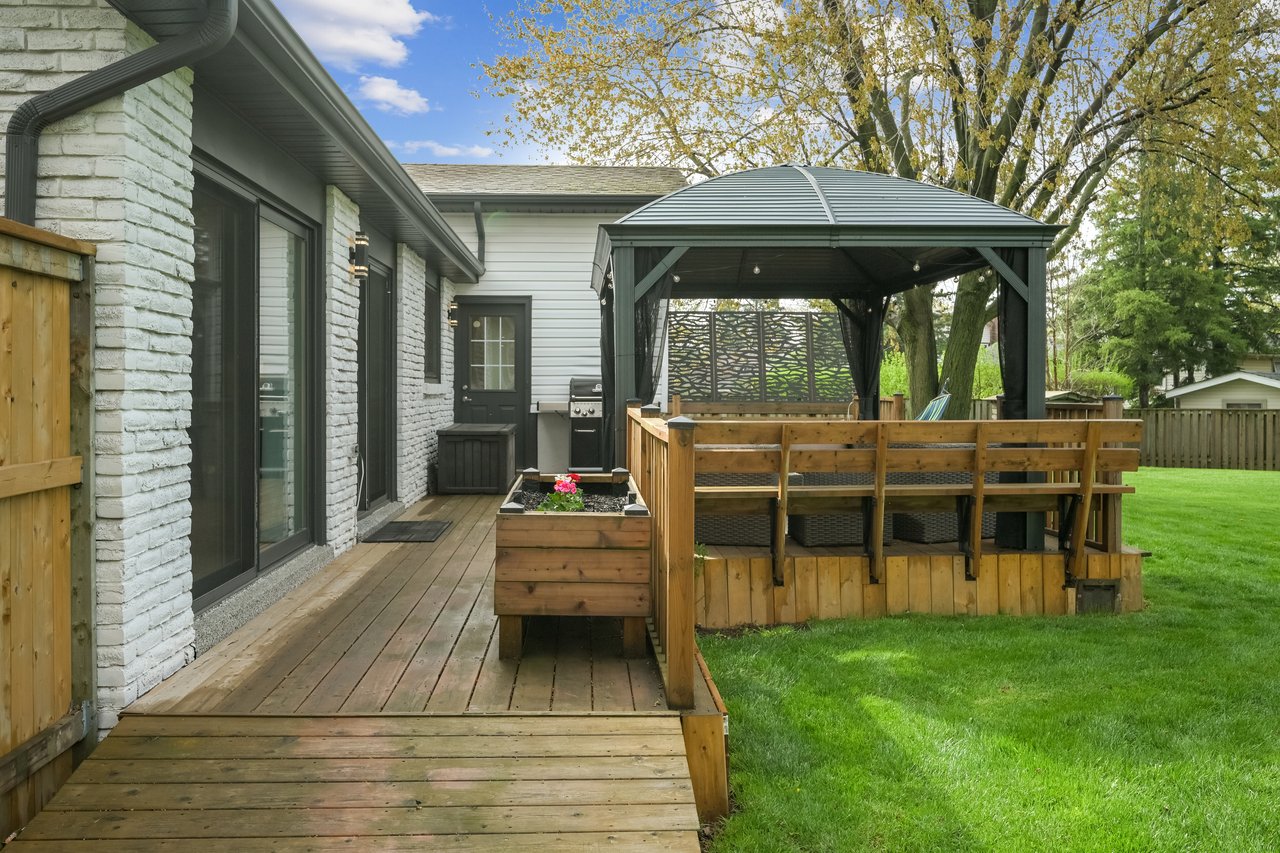 Completely Renovated Sidesplit on an Exclusive Cul-De Sac