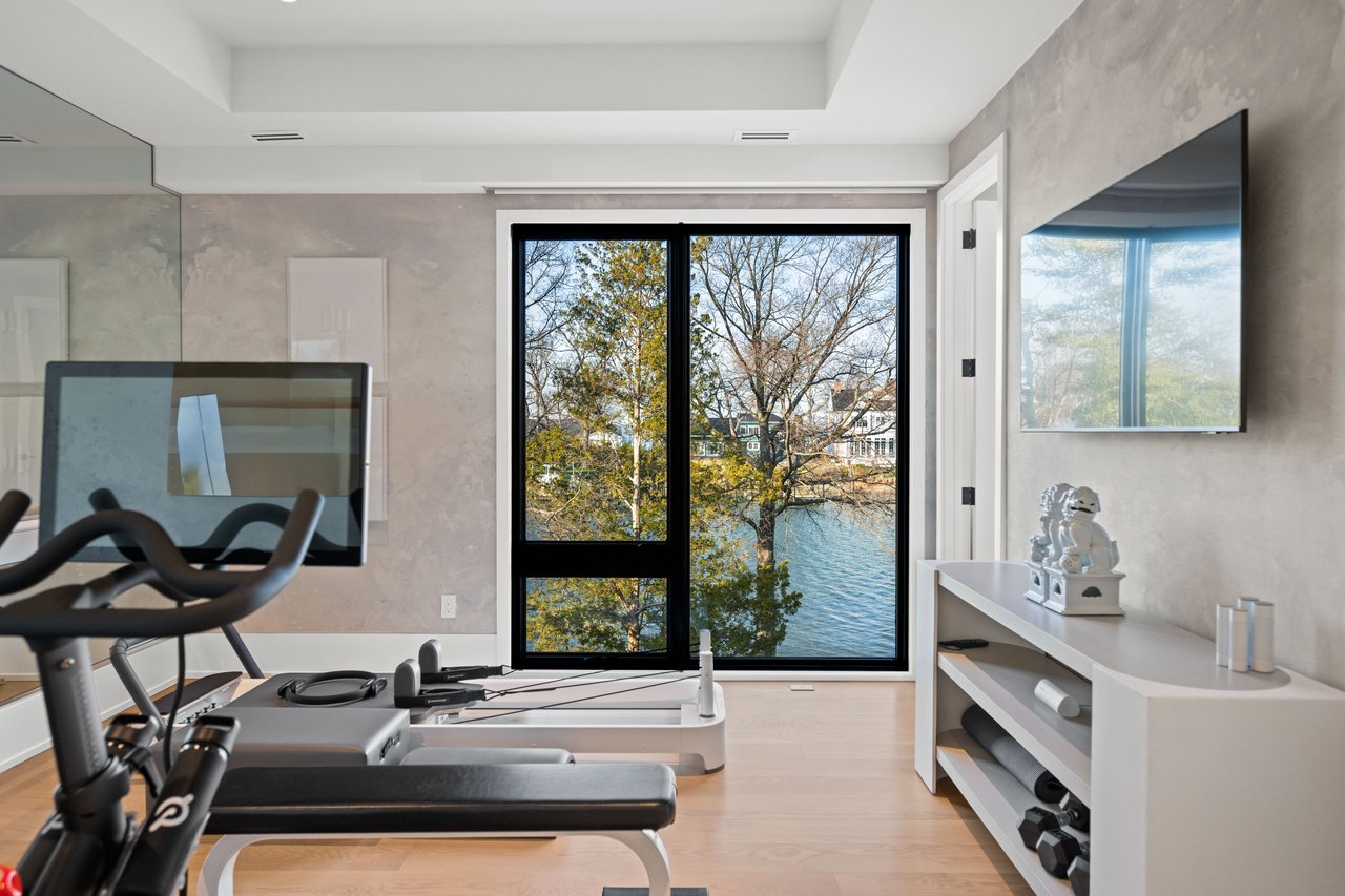 ANNAPOLIS WATERFRONT HOME | LAKE OGELTON WATERFRONT WITH CHESAPEAKE BAY ACCESS