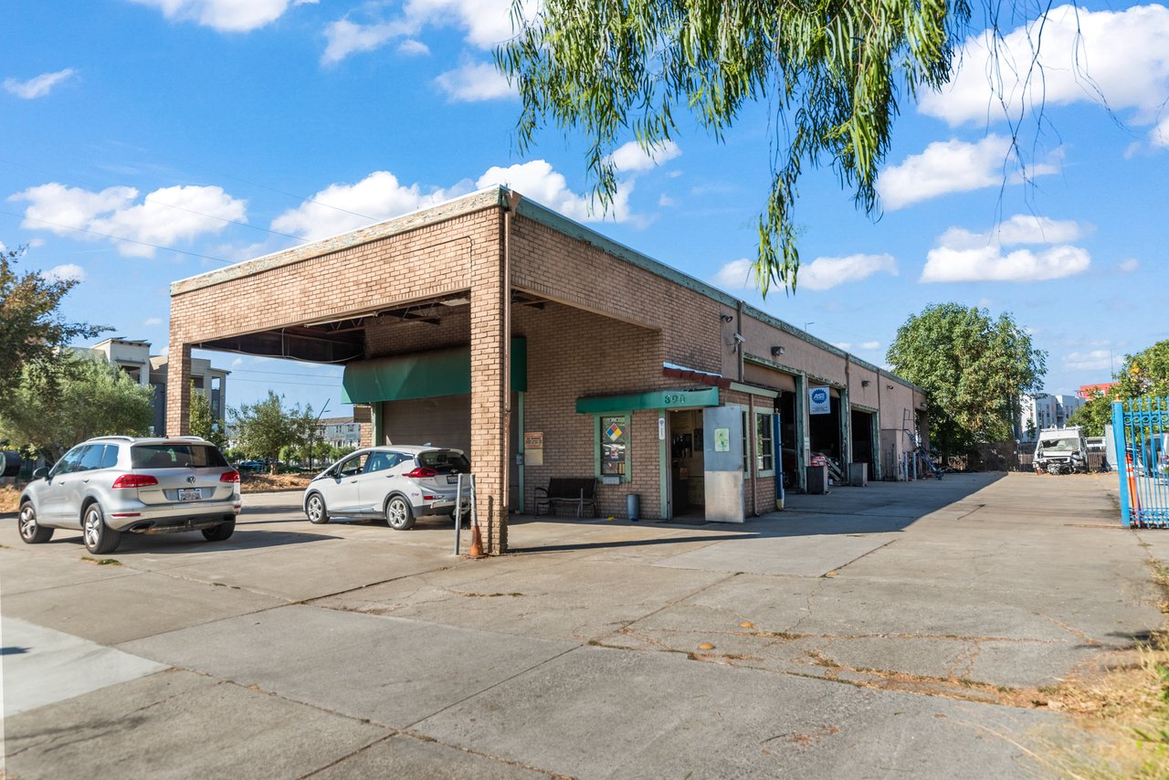 6,260 SF Auto Body Owner User Opportunity