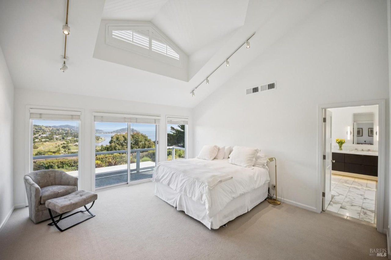 2 Cecilia Ct