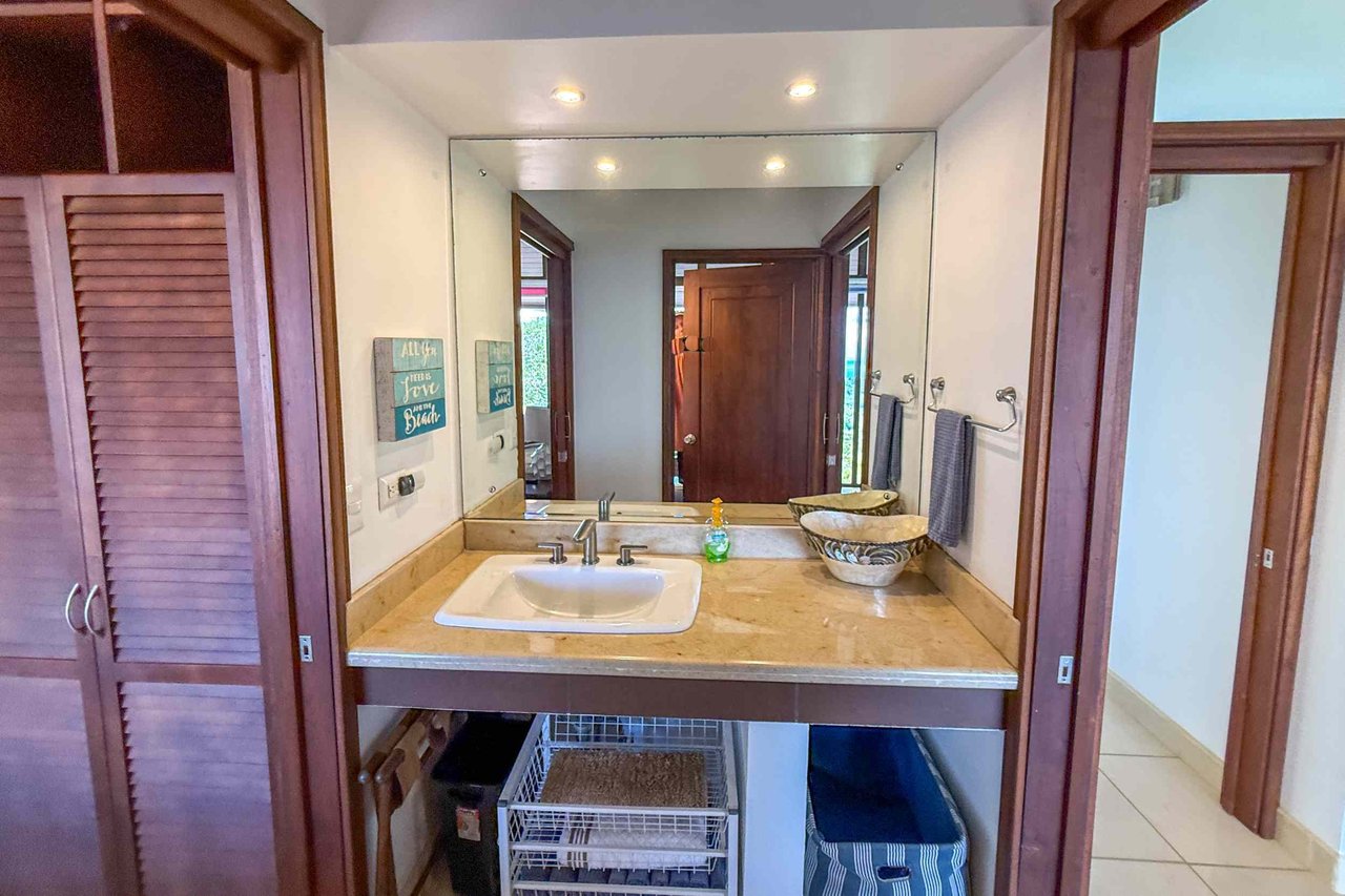 Panoramic Ocean View 4-Bedroom Home with Big Pool & Ample Space to Entertain in Ojochal Costa Rica