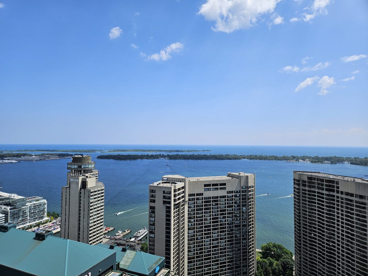 Luxurious Panoramic View Unit