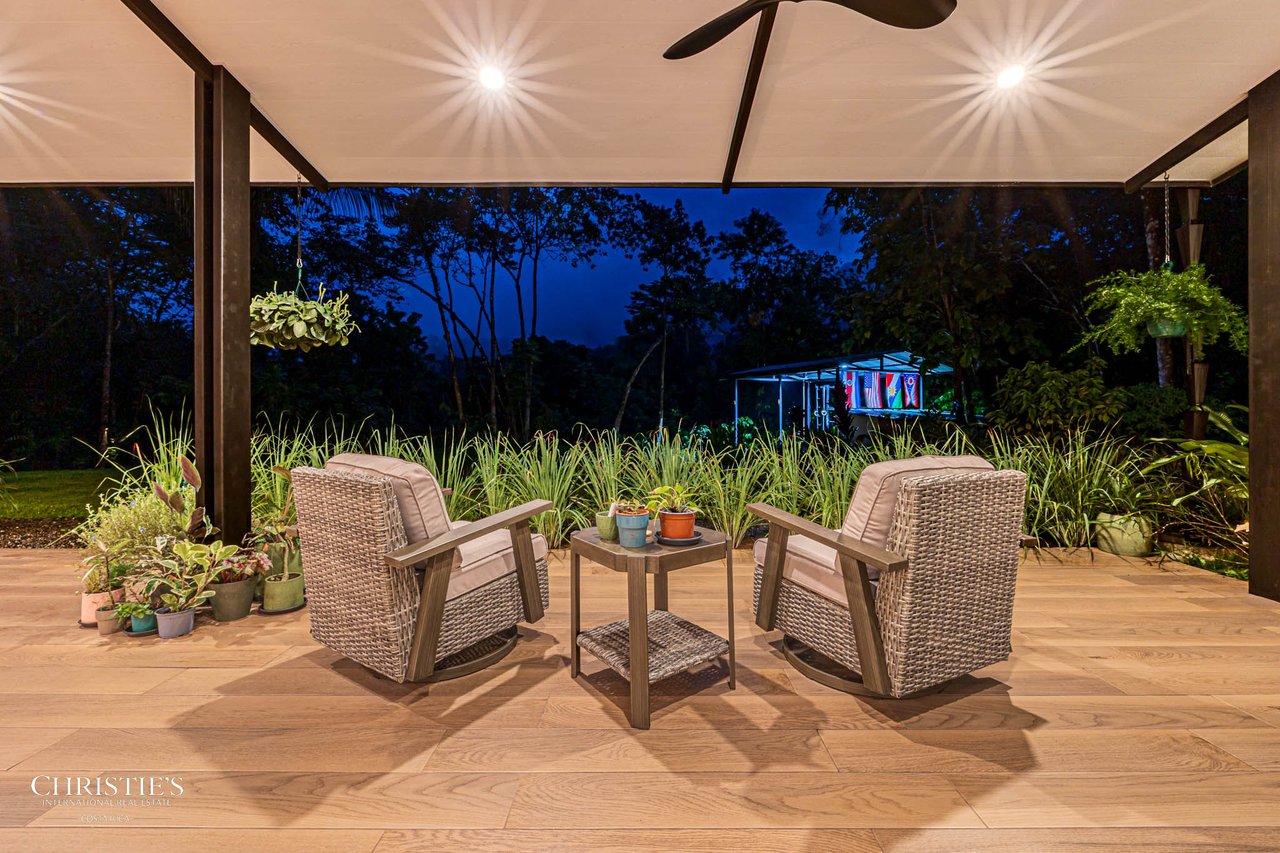 Contemporary Mountain View Villa – 10 Minutes to Playa Dominical