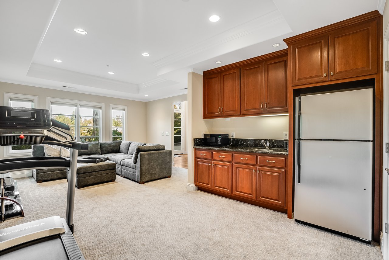 12445 Hilltop DR