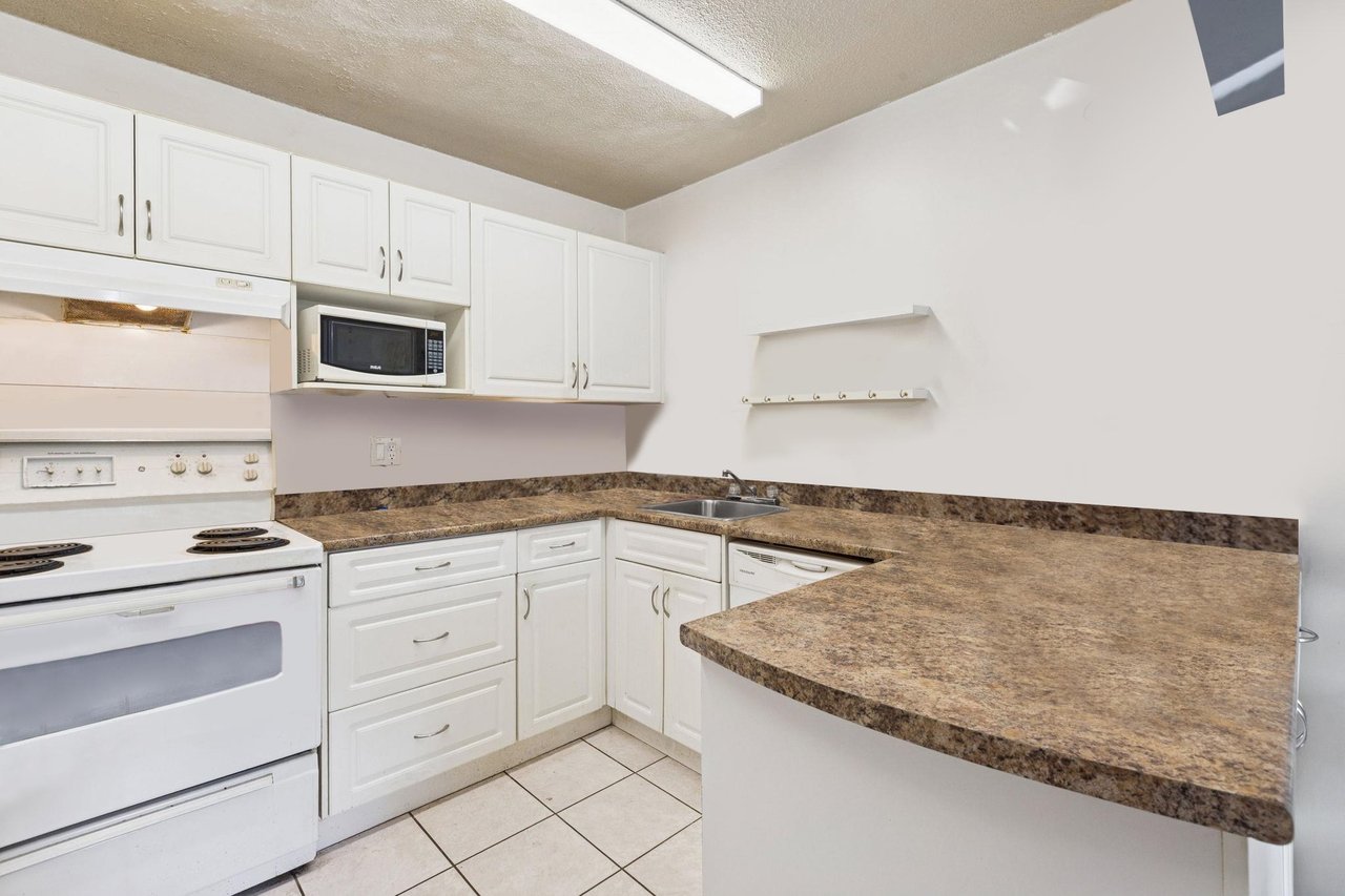 829 Westview Cres