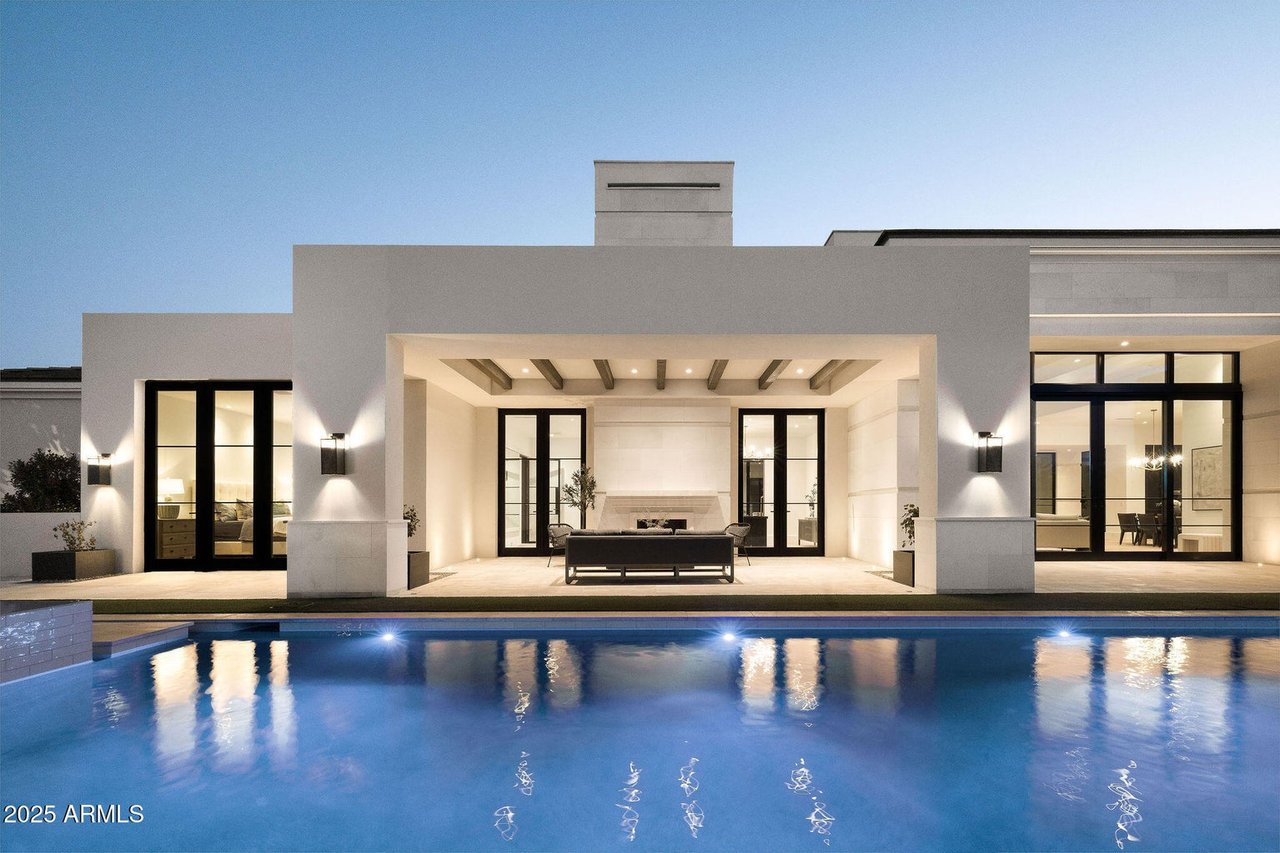 6512 E HUMMINGBIRD Ln