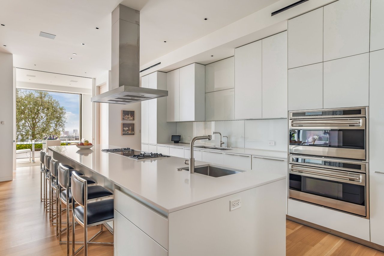 9966 Beverly Grove Dr