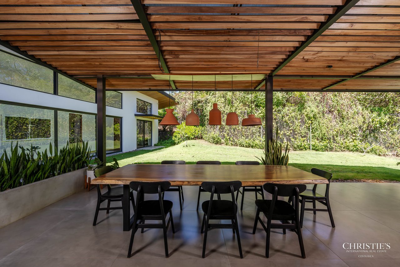 Casa Lola – Contemporary Beachside Oasis in Playa Grande