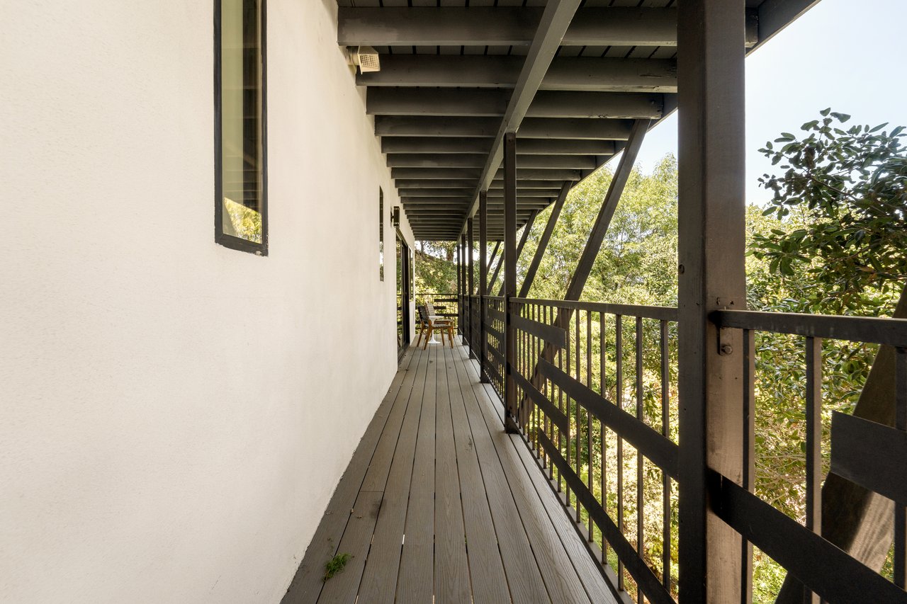 11587 Sunshine Ter, Studio City