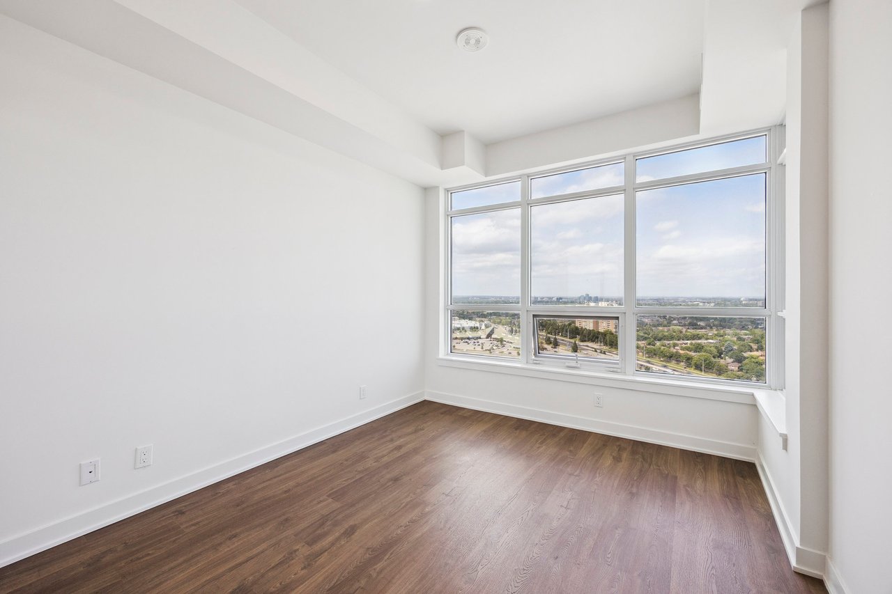 50 Upper Mall Way #2109