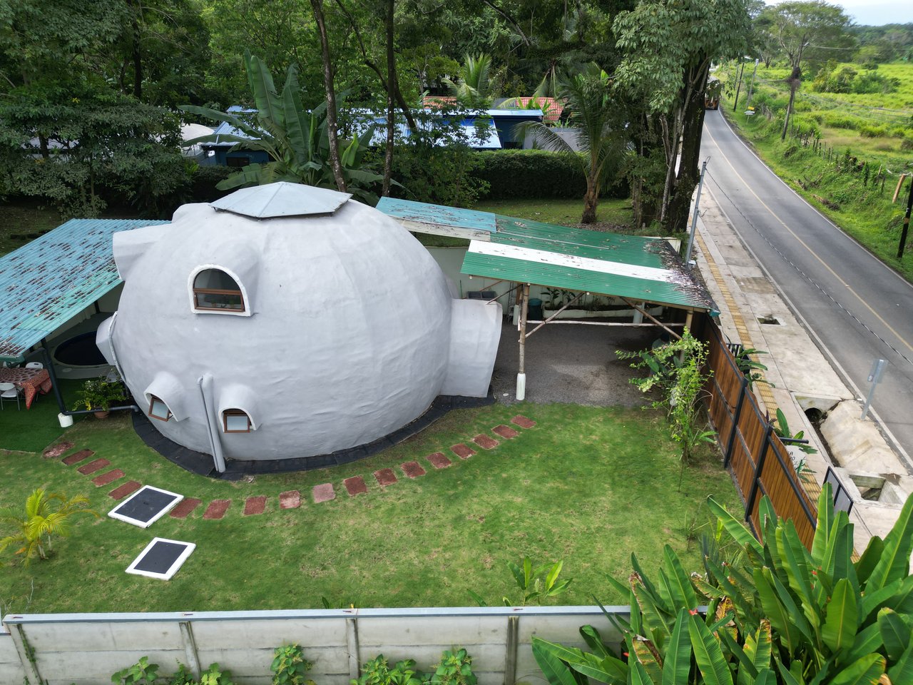 0.07 Acres – Unique 2 Bedroom Dome With Pool Walking Distance To The Beach!!!