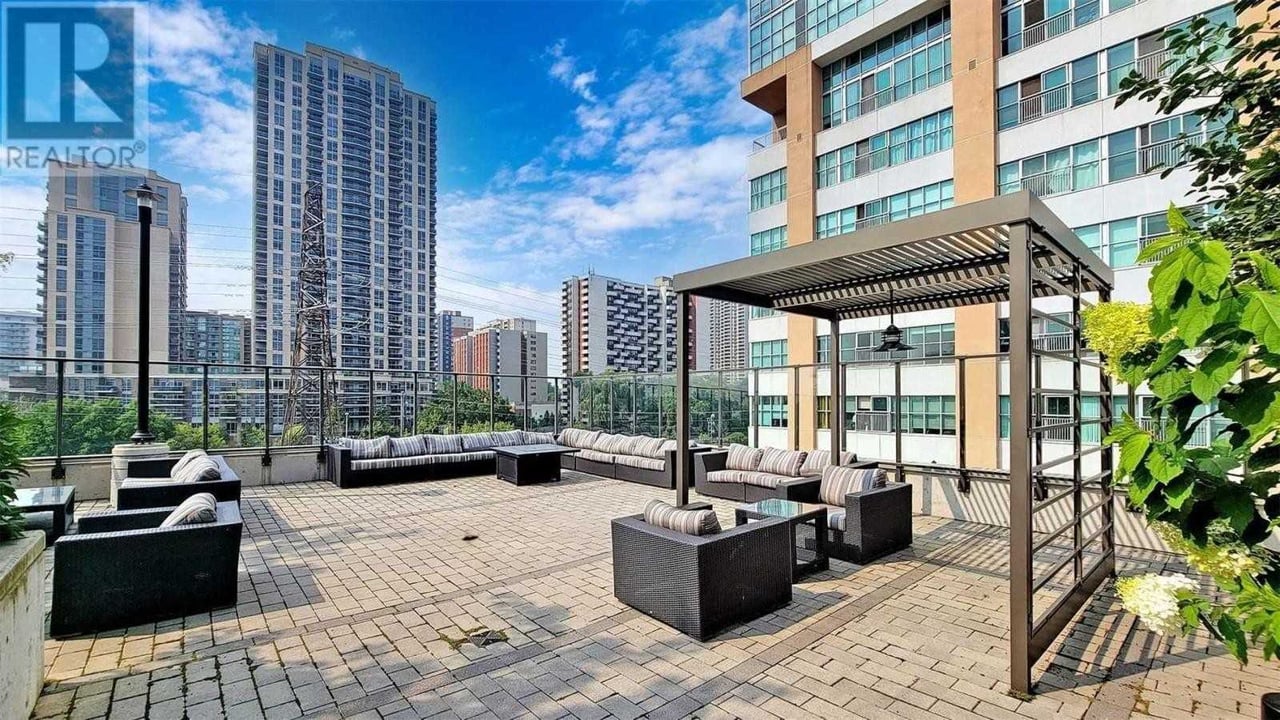 8 Fieldway Rd Unit: 401
