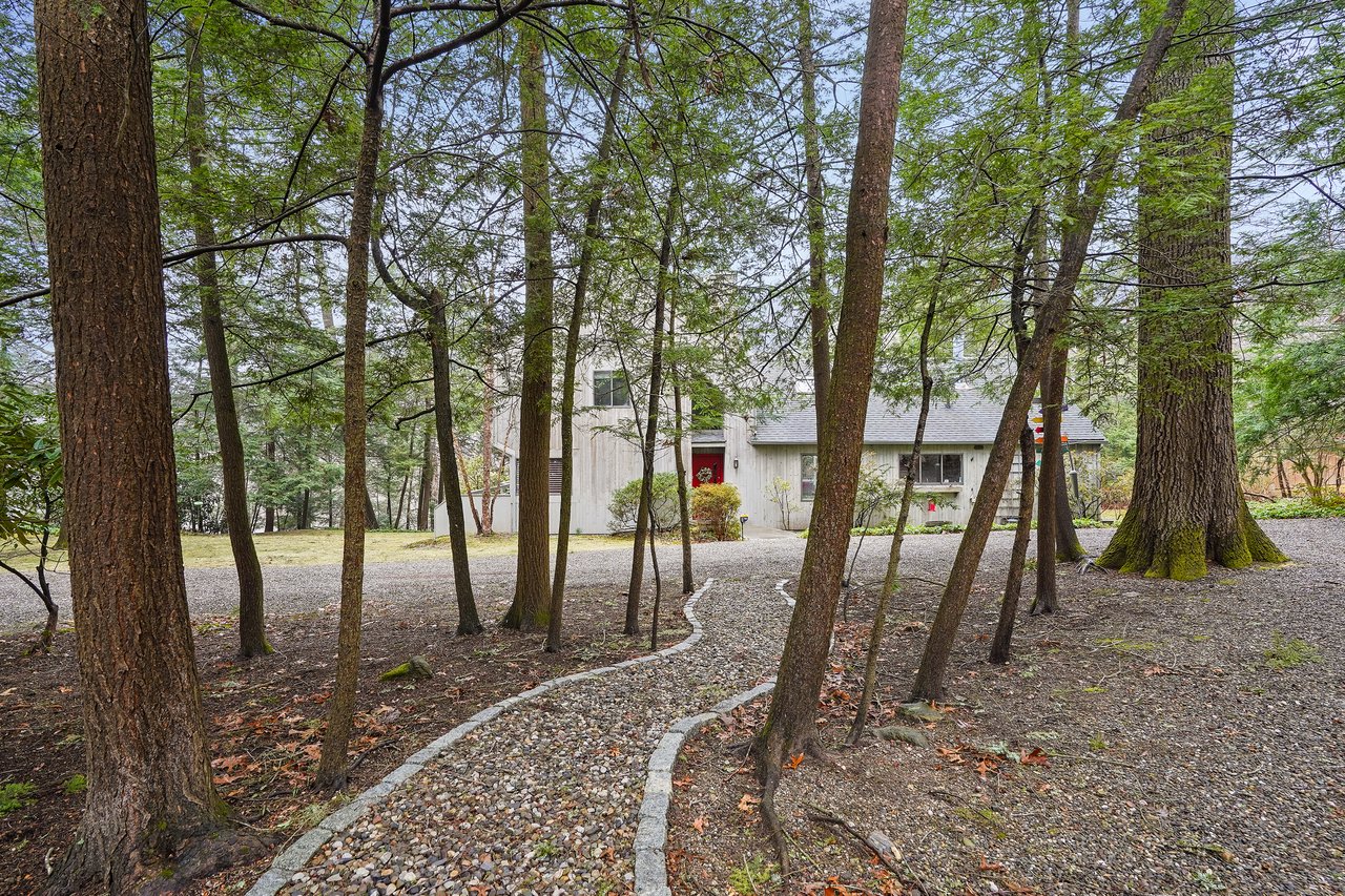 49 Twin Lakes Road