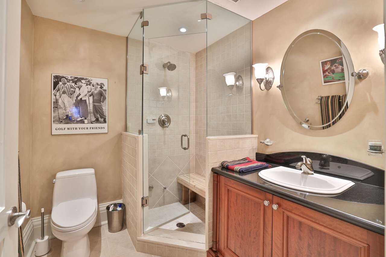 872 Whittier Cres