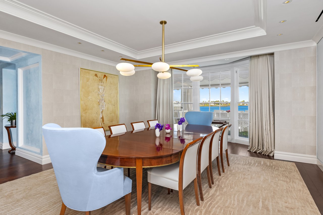 Georgian Waterfront Mansion on Everglades Island