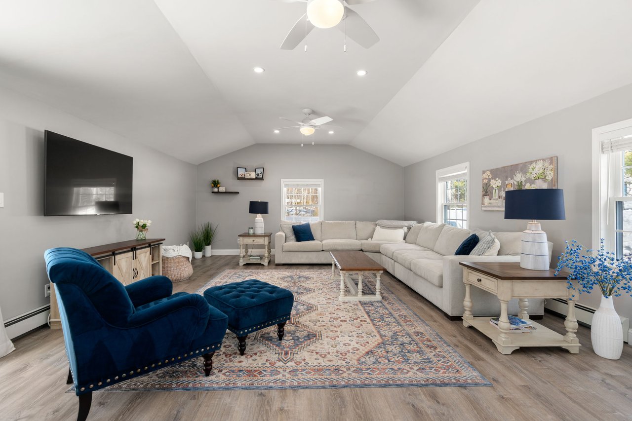 Adorable Farmhouse Right Off Route 3 in Hanover 