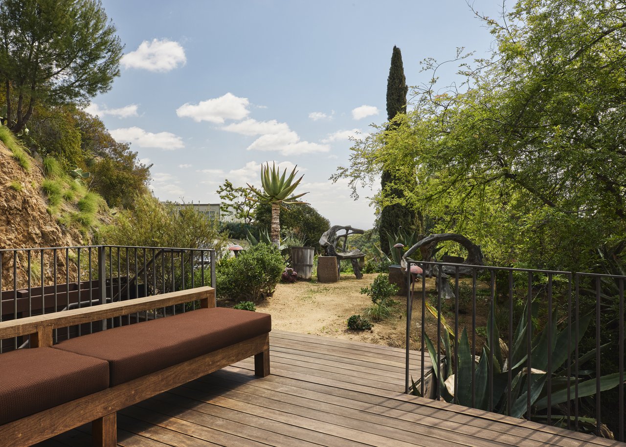 8715 Skyline Dr, Hollywood Hills