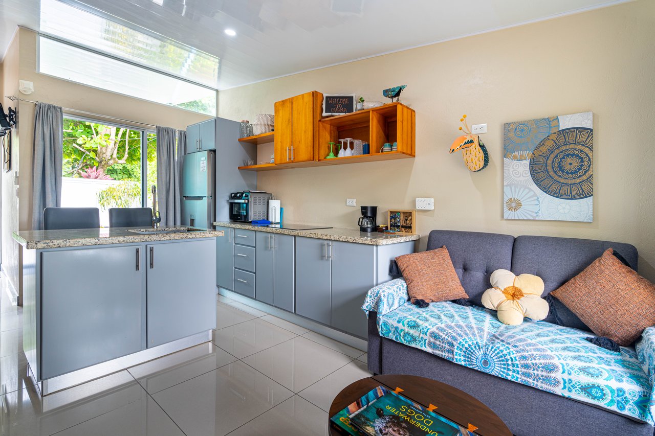 3 Bed Main Home with Two Rental Villas, Walk to Beach in Uvita! Fantastic Location!